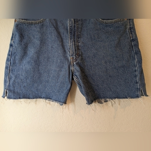 Levi's Dark Wash Floral Embroidered High Rise Cut-Off Shorts Classic Festival - Picture 5 of 10
